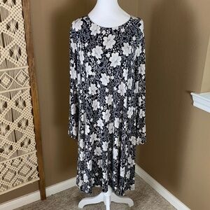 Old Navy Black & White Floral Long Sleeve Dress Size XL - Flowy Midi Fit & Flare